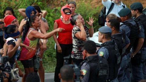 Hundreds of criminals still at large after deadly Brazil prison riot
