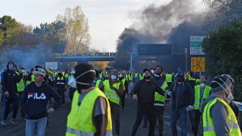 Fresh clashes in French fuel price protests