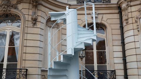 Stairs from Eiffel Tower sell for 169,000 euros