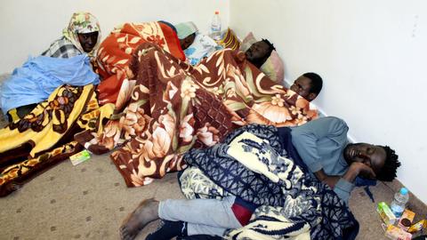 Fifteen migrants die after boat capsizes off Libya
