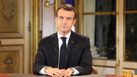 Macron hikes minimum wage to appease 'yellow vest' protesters