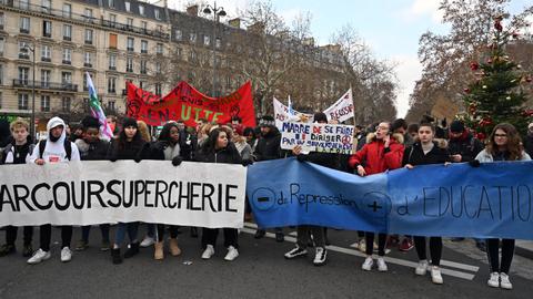 France faces fresh protests  by trade unions
