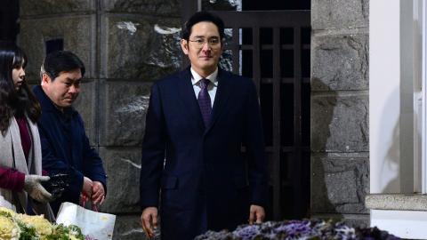 South Korean court rejects request to arrest Samsung chief