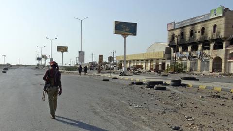 UN team meets Yemen's warring sides in Hudaida over cease-fire