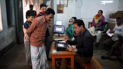 Bangladesh election campaign ends in anger