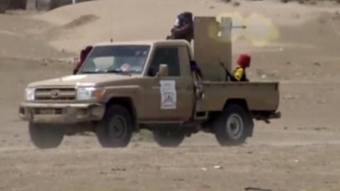 Houthi rebels block roads to Yemen's Taiz, hampering aid delivery