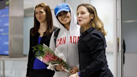 Saudi woman granted asylum by Canada, arrives to hero's welcome in Toronto
