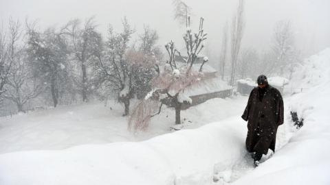 Avalanches in Kashmir kill 11 Indian soldiers and four civilians