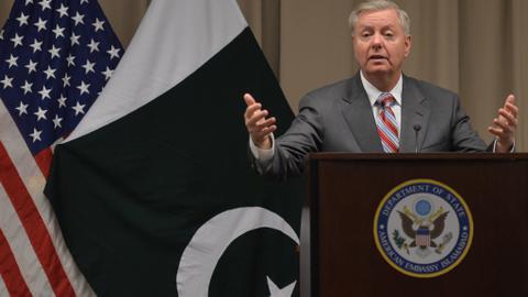 Top US senator urges meeting between Trump and Pakistan's Khan