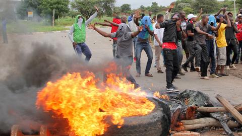 Zimbabwe's president returns amid economic crisis, crackdown