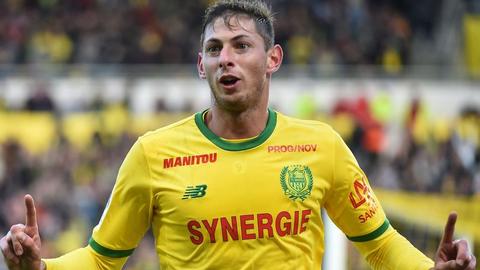 Rescuers suspend search for missing footballer Emiliano Sala