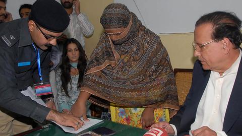 Pakistan's top court dismisses appeal against Asia Bibi's acquittal