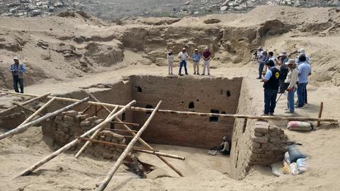 Archaeologists discover Incan tomb in Peru