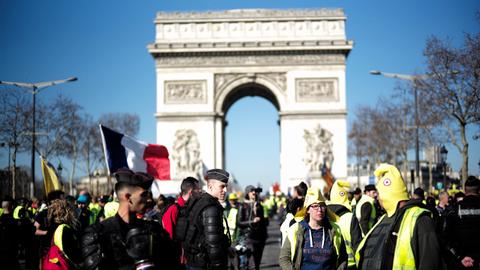 French Yellow Vest protesters seek momentum on 15th week