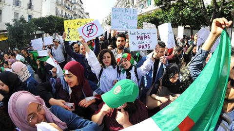 Algerian protesters demand Bouteflika quits, army chief issues warning