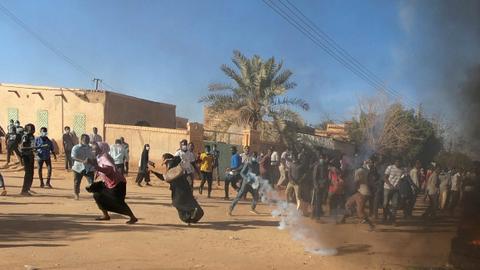 Sudan's Bashir orders release of detained women protesters