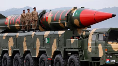 Pakistan calls for peace with India as it displays its military might