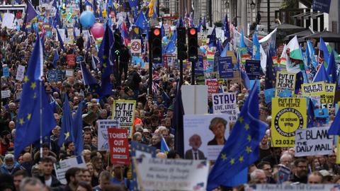 Massive 'People's Vote' rally in London for new Brexit referendum