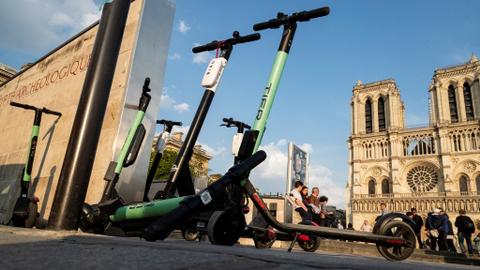 Paris to fine people riding electric scooters on sidewalks