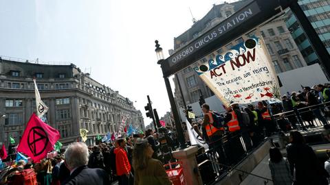 Thousands block central London to demand urgent action on climate change