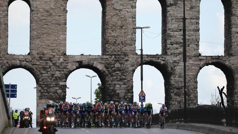 Bennett wins Tour of Turkey opening stage