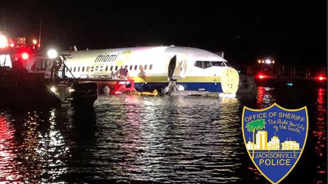 Plane crashes into Florida river, no fatalities