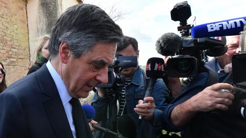 Fillon's election campaign suffers another blow as top aides resign
