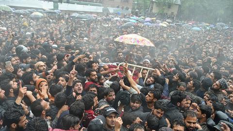 India kills 'top militant' in disputed Kashmir