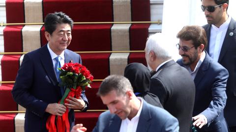 Japan PM tours Tehran to 'ease' Iran-US standoff