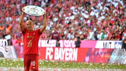 Dutch star Arjen Robben announces retirement from football