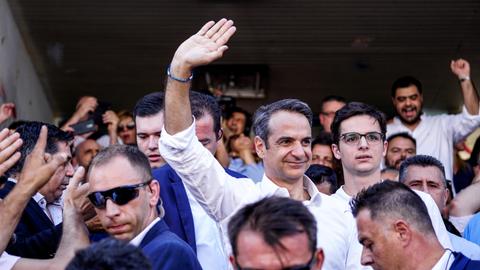 Conservatives beat Tsipras in Greek vote – exit polls
