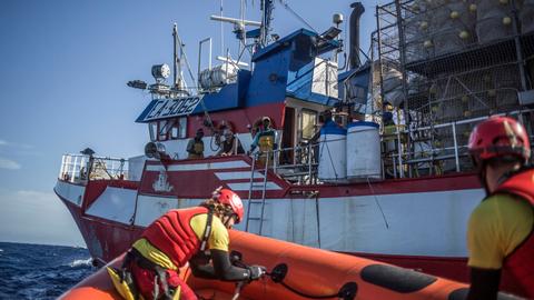 Spain 'threatens NGO with $1m fine' if it rescues Mediterranean migrants