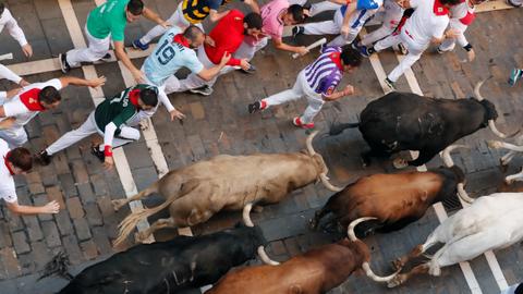 Five sent to hospital on sixth day of Pamplona bull run