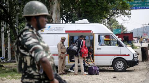 India orders Hindu pilgrims to leave disputed Kashmir amid troop build-up