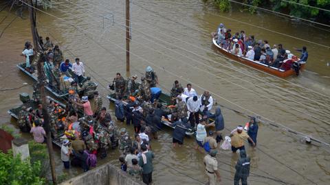 Death toll from Indian floods reaches 147, hundreds of thousands evacuated