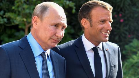 Putin, Macron hold French-Russian talks before G-7