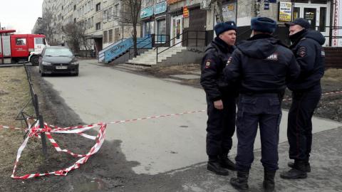 Russia makes more arrests as metro bomb victims are buried