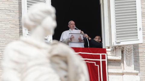 Pope says got stuck in Vatican lift, freed by firemen