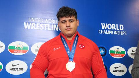 Turkey's Kayaalp wins gold in World Wrestling Championships