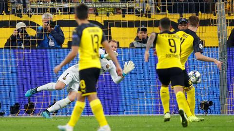 Ter Stegen saves penalty as Barcelona draws 0-0 at Dortmund