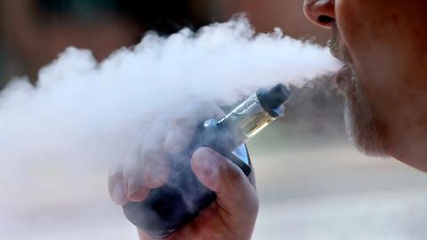 Vaping-related illness sickens over 500 in US - report