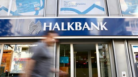 US appeals court puts Turkiye's Halkbank case on hold