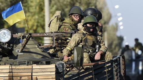 Ukraine, separatists begin troop pullback