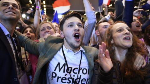 Buoyed Macron camp sees victory for centrist leader in run-off