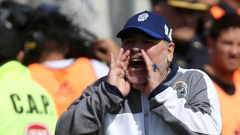 Maradona to stay on at Gimnasia
