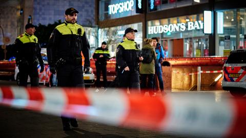 Dutch police: 3 people wounded in Hague stabbing