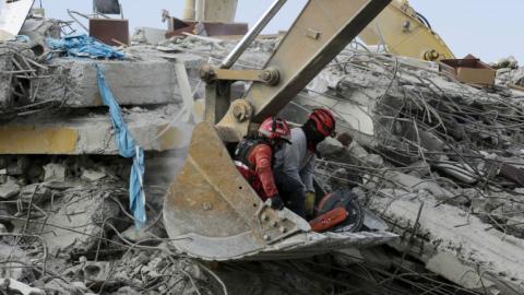 Hopes fade to find Ecuador quake survivors as death toll nears 500