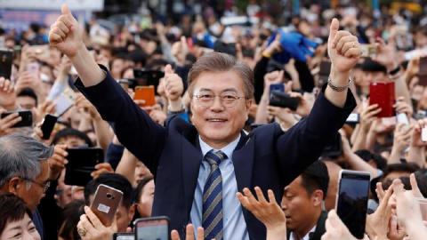 South Koreans look to liberal candidates to replace Park