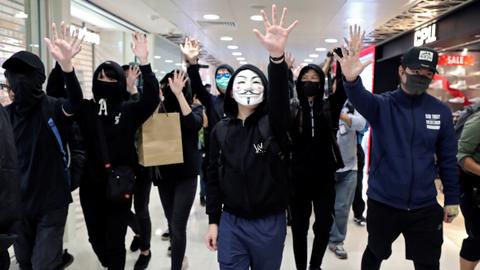 Hong Kong protesters demand mainland China traders leave
