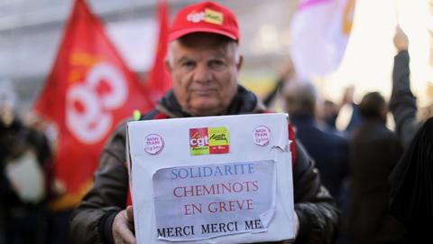 Nationwide protest in France over pensions as talks continue